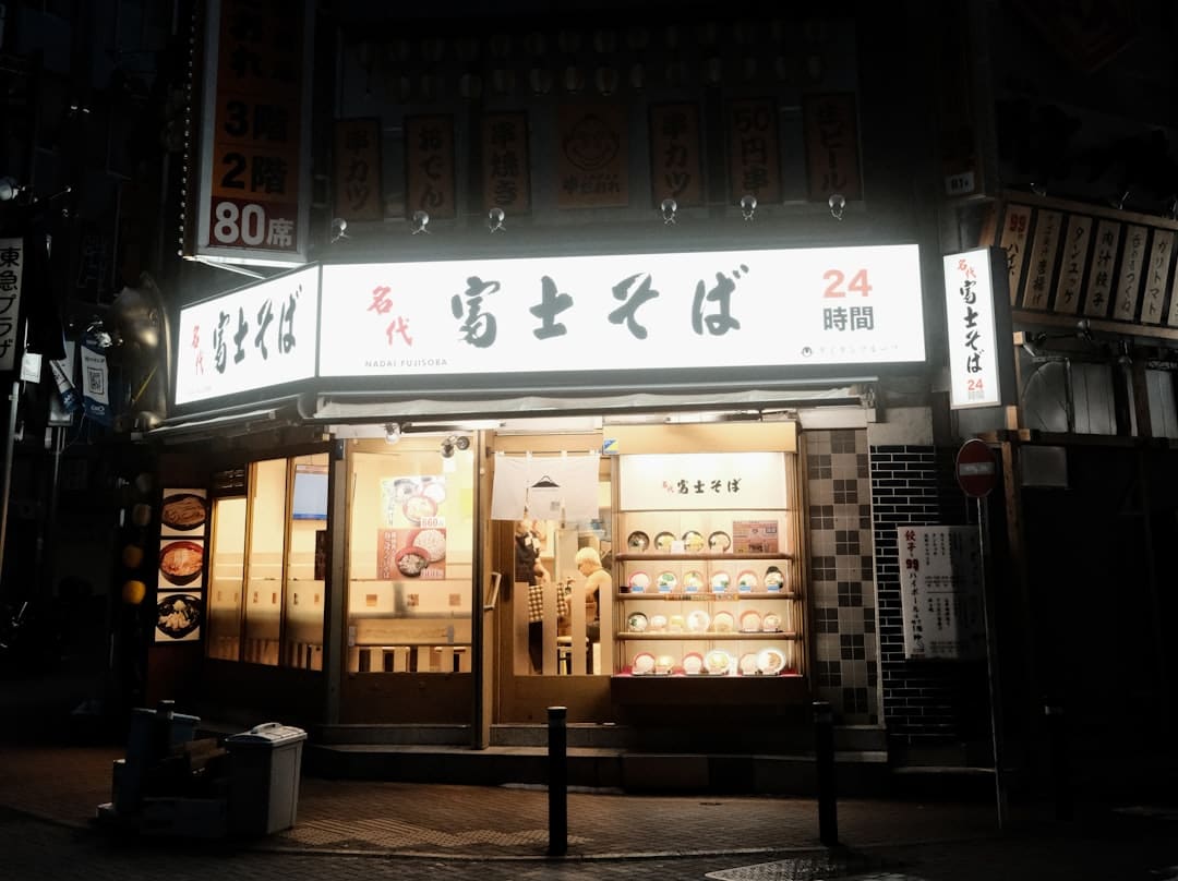 【光辉60载 魅力新西藏】光亮跨过：西藏电力六十年 从酥油灯到“世界屋脊”的动力革新